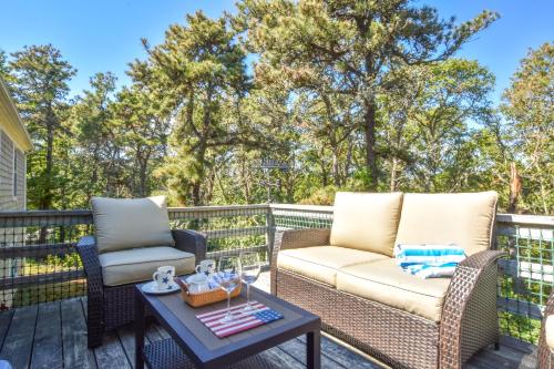 630 Clean Home Deck with Nice Furniture Private Yard Foosball Table Central AC Walk to Nantucket Sound - image 2