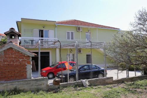  Apartments with a parking space Omis - 5246 in Omiš