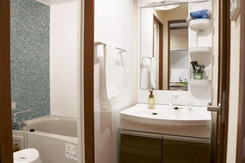 Standard Double Room image 6