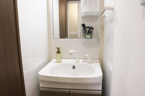Economy Double Room image 5