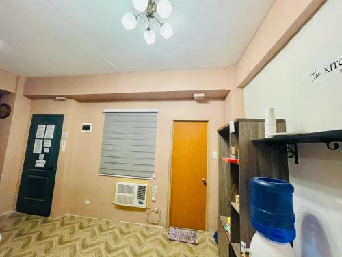 Staycation NETFLIX WIFI THOUSAND CABLE CHANNELS GAMES AND BOARD GAMES FIBER NET COZY COMFY STAY RELAX, Manila (fotografie 7)