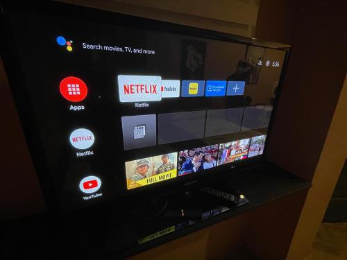 Staycation NETFLIX WIFI THOUSAND CABLE CHANNELS GAMES AND BOARD GAMES FIBER NET COZY COMFY STAY RELAX, Manila (fotografie 6)