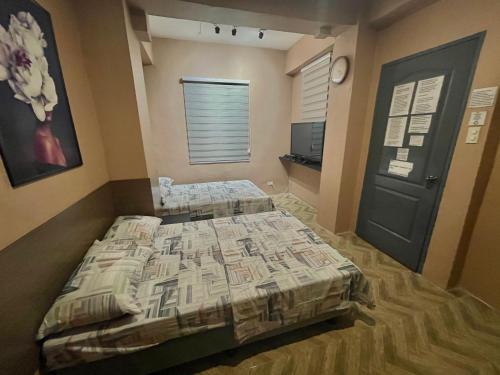 Staycation NETFLIX WIFI THOUSAND CABLE CHANNELS GAMES AND BOARD GAMES FIBER NET COZY COMFY STAY RELAX, Manila (fotografie 3)