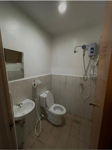 Staycation NETFLIX WIFI THOUSAND CABLE CHANNELS GAMES AND BOARD GAMES FIBER NET COZY COMFY STAY RELAX, Manila (fotografie 2)