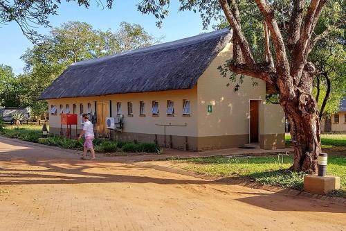 ห้องน้ำ, Yebo Safaris,Lower Sabie Rest Camp in อุทยานแห่งชาติครูเกอร์