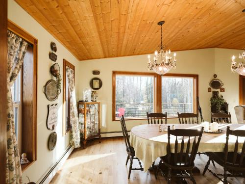 Maria's Creekside B&B - 식음료(F&B)