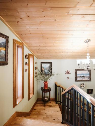 Maria's Creekside B&B - 출입구