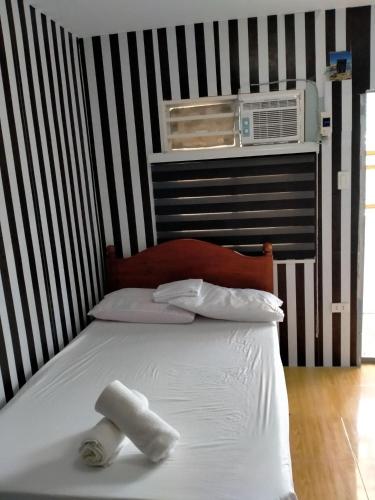 DJCI Apartelle Small Rooms in Hermogenes C