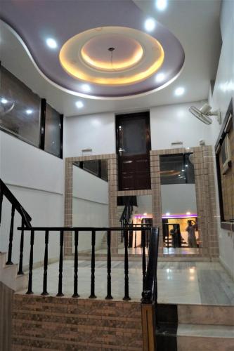 DORA HOUSE – Calcutta, LA