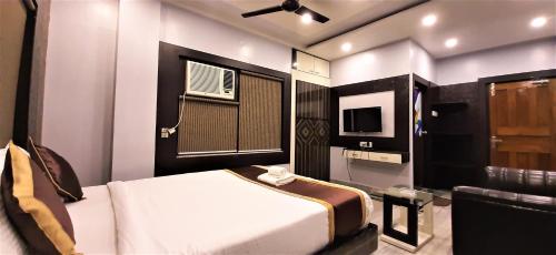 DORA HOUSE – Calcutta, LA