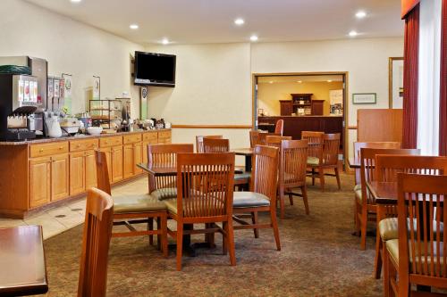 Country Inn & Suites by Radisson, Elgin, IL