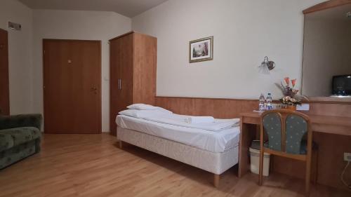 Aqua Therm Hotel - image 3