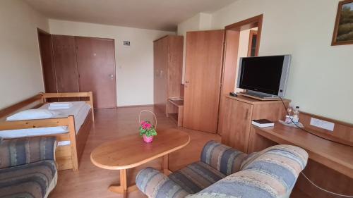 Aqua Therm Hotel - image 9