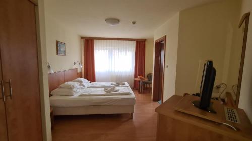 Aqua Therm Hotel - image 3