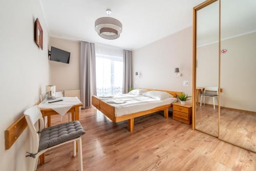 Double or Twin Room image 2