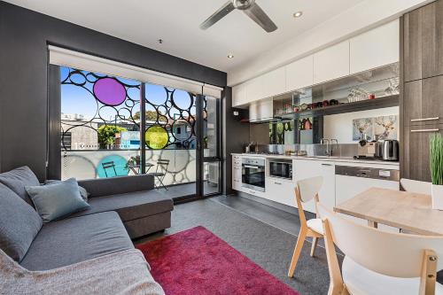 2-Bed Unit with Balcony near St Kilda Beach