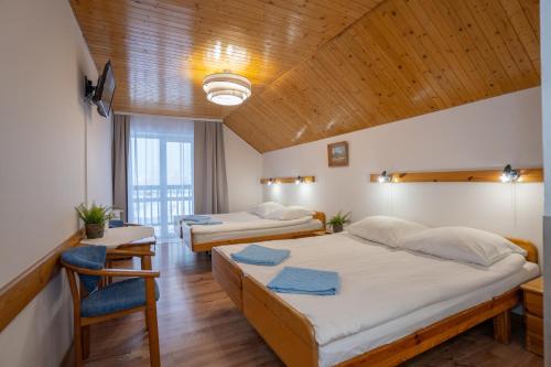 Quadruple Room image 5