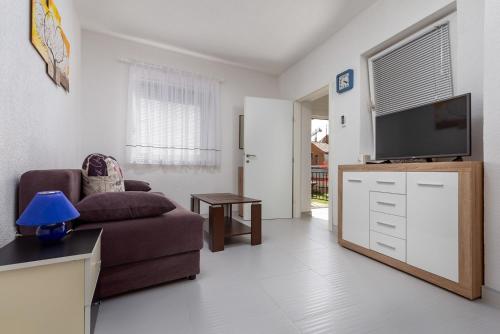 Apartment image 8