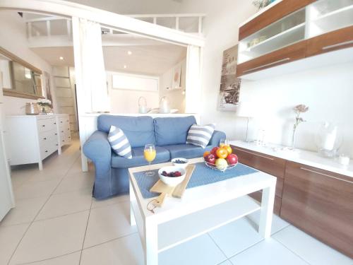 Central Sea View Apartment - image 3