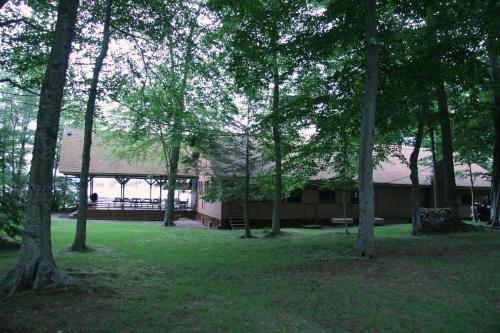 Cabin Deck House - Formidable Cabin in Laurel Island