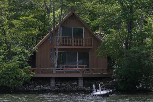 Cabin Deck House - Formidable Cabin in Laurel Island