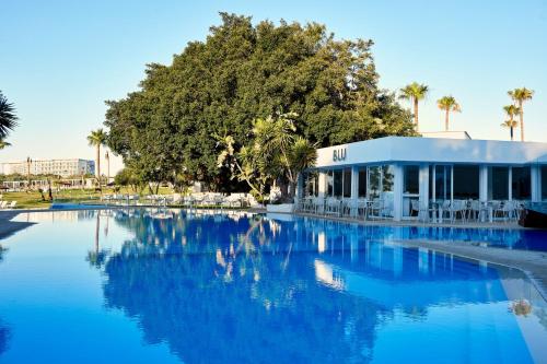 So White Club Resort - image 8