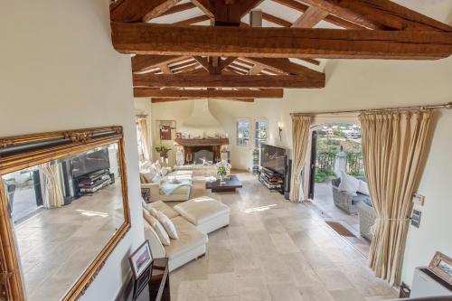 Cannes Mandelieu Theoule border Lovely 6-Bed Villa - image 2