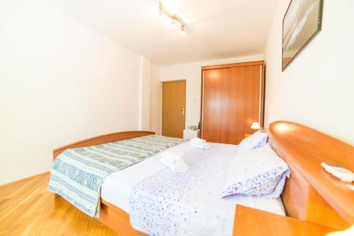 Double Room with Private External Bathroom image 10