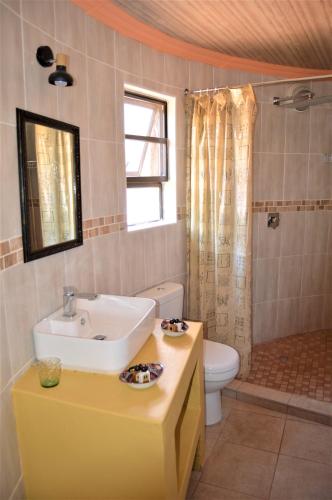 Twin Room with Shower room in Crocodile Pools Safari Lodge
