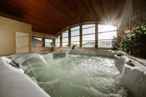 Hot tub, Hotel Garzon Plaza in Adyvaros