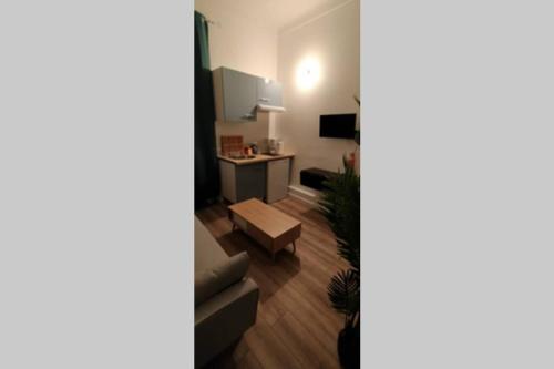 Belle studette entierement renovee quartier Liberation Nice