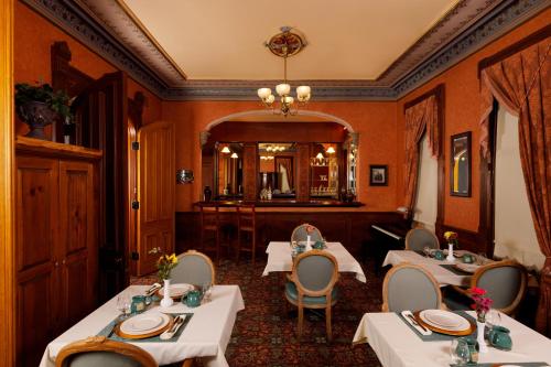 Pub/Lounge, The Kalamazoo House Bed & Breakfast in Cbd