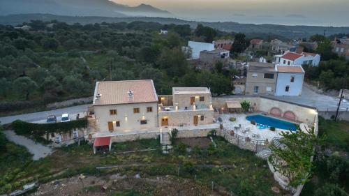 Villa with Pool Ping Pong Children's Area & BBQ! - image 6