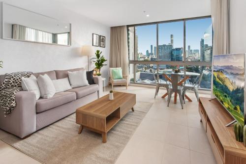 Chic Valley Unit with Parking, Rooftop Pool & BBQ