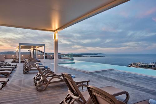 Peldbaseins, Mayflower Hotel Malta in St. Paul's Bay
