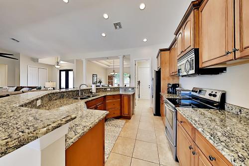 Lavish Canal-Front Villa - Pool Hot Tub & Dock home - image 8