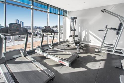 Chic Valley Unit with Parking and Rooftop Pool and BBQ