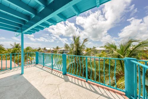Breezy Palms & Tropical Charm in Key Colony Beach, USA