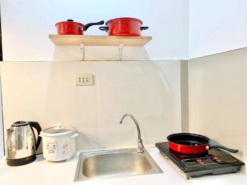 Best studio flat w/ NETFLIX near airport and beach!, Mactan (foto 11)