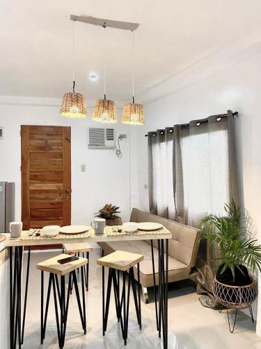 Best studio flat w/ NETFLIX near airport and beach!, Mactan (foto 8)
