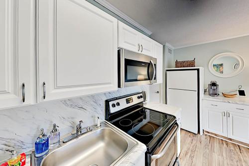 Coastal Resort Condo - Beachfront Pool & Tennis condo - image 5