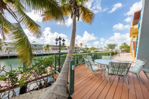 Breezy Palms & Tropical Charm in Key Colony Beach, USA