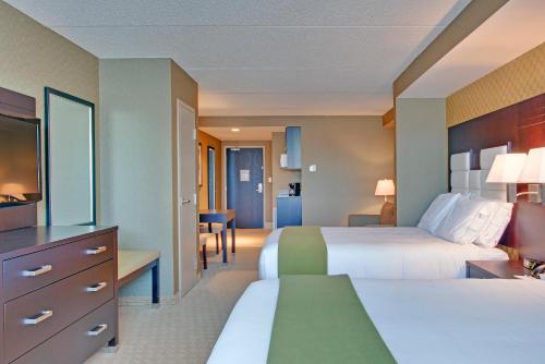 Holiday Inn Express Hotel & Suites Ottawa West-Nepean, an IHG Hotel