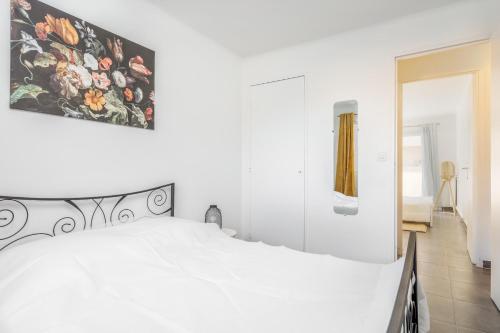 Large 2br with terrace and parking at the heart of Juan-les-Pins - Welkeys