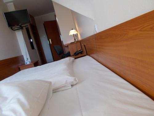 1 twin bed