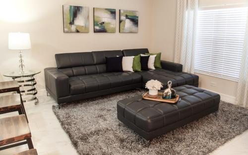 Storey Lake-4 Bedroom Townhome w/Splashpool-1633ST - image 2