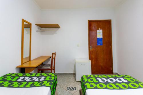3 twin beds