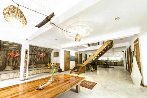 Ganesh Hostel & Shivas Bungalows in Samana