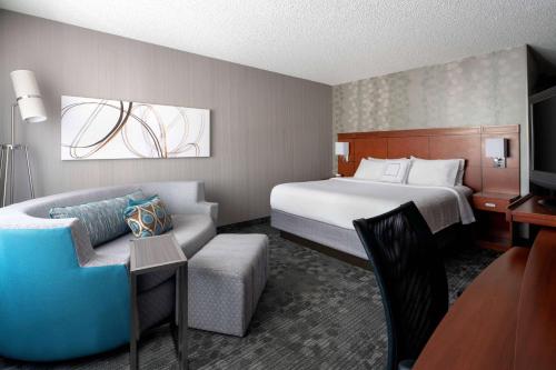 1 king bed, 1 sofa bed