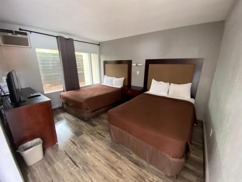 2 double beds